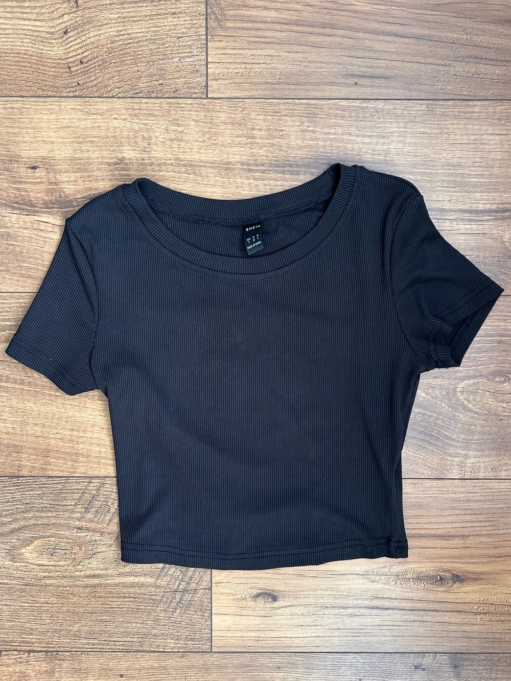 SHEIN Black Ribbed Short Sleeve Crop Top